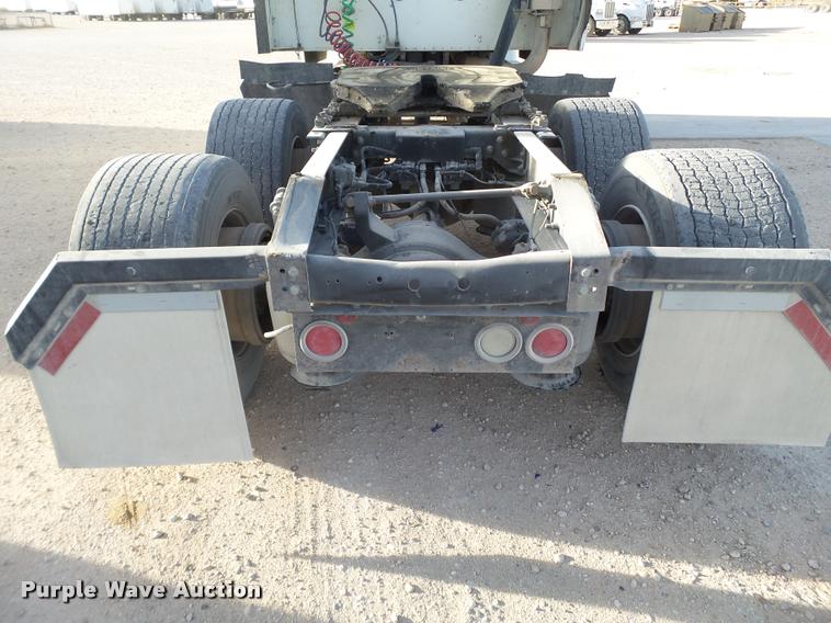 image for item L1628 2007 International 9400i semi truck