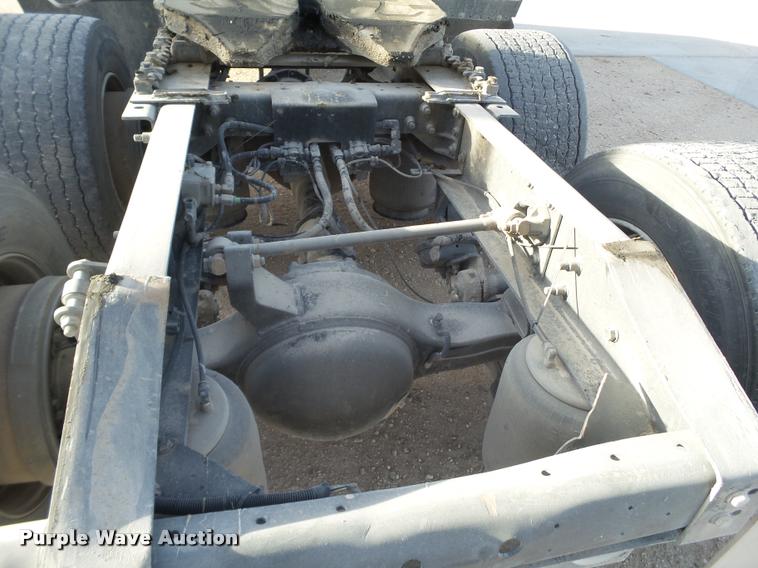 image for item L1628 2007 International 9400i semi truck