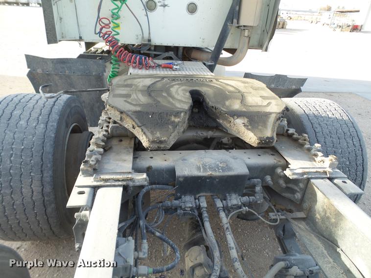 image for item L1628 2007 International 9400i semi truck