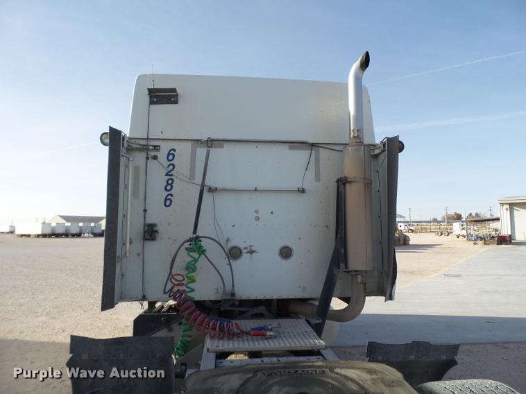 image for item L1628 2007 International 9400i semi truck