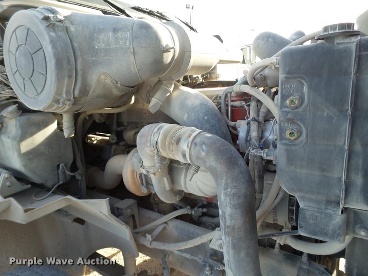 image for item L1628 2007 International 9400i semi truck