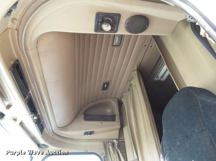 image for item L1628 2007 International 9400i semi truck