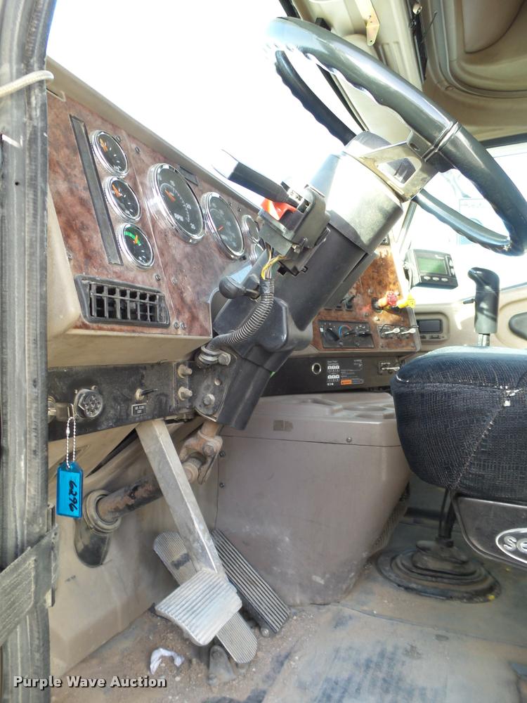 image for item L1628 2007 International 9400i semi truck