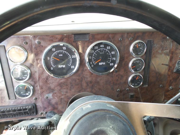 image for item L1628 2007 International 9400i semi truck