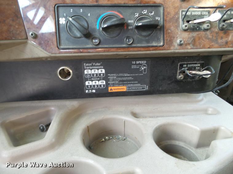 image for item L1628 2007 International 9400i semi truck