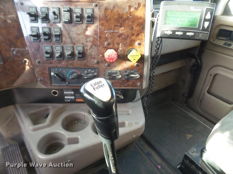 image for item L1628 2007 International 9400i semi truck