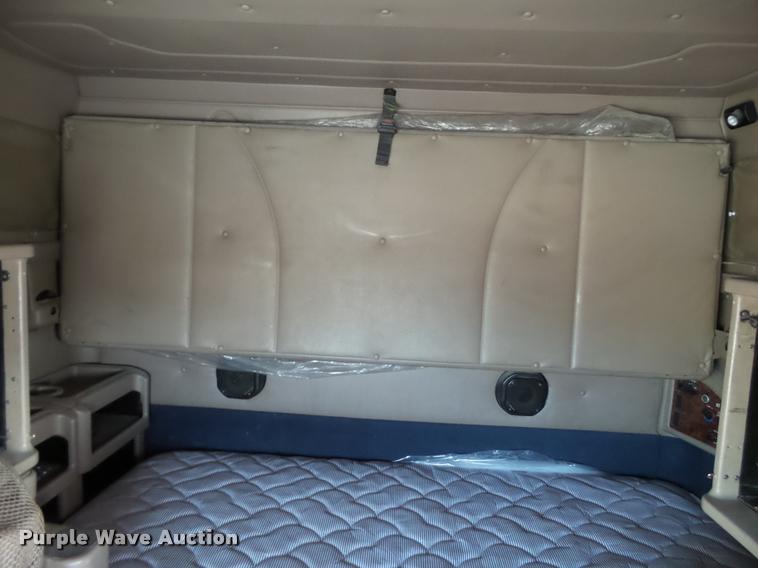 image for item L1628 2007 International 9400i semi truck