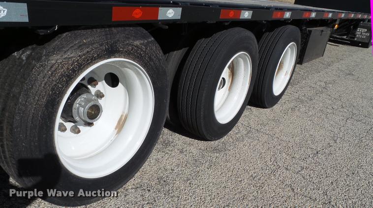 image for item L1629 2015 Utility Trailers drop deck trailer