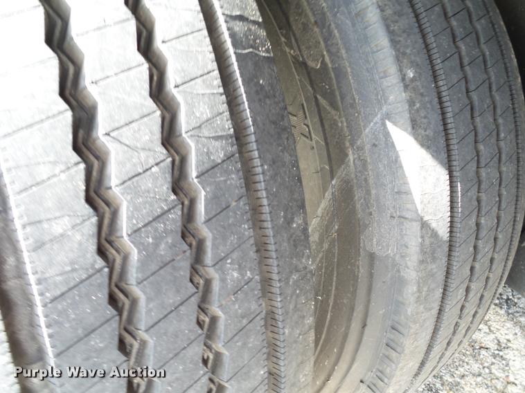 image for item L1629 2015 Utility Trailers drop deck trailer