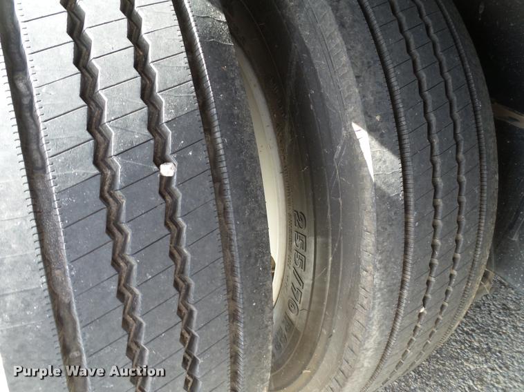 image for item L1629 2015 Utility Trailers drop deck trailer