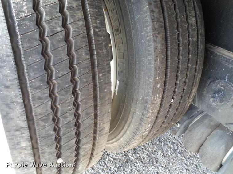 image for item L1629 2015 Utility Trailers drop deck trailer