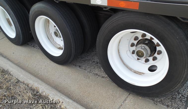 image for item L1629 2015 Utility Trailers drop deck trailer