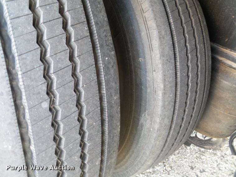 image for item L1629 2015 Utility Trailers drop deck trailer