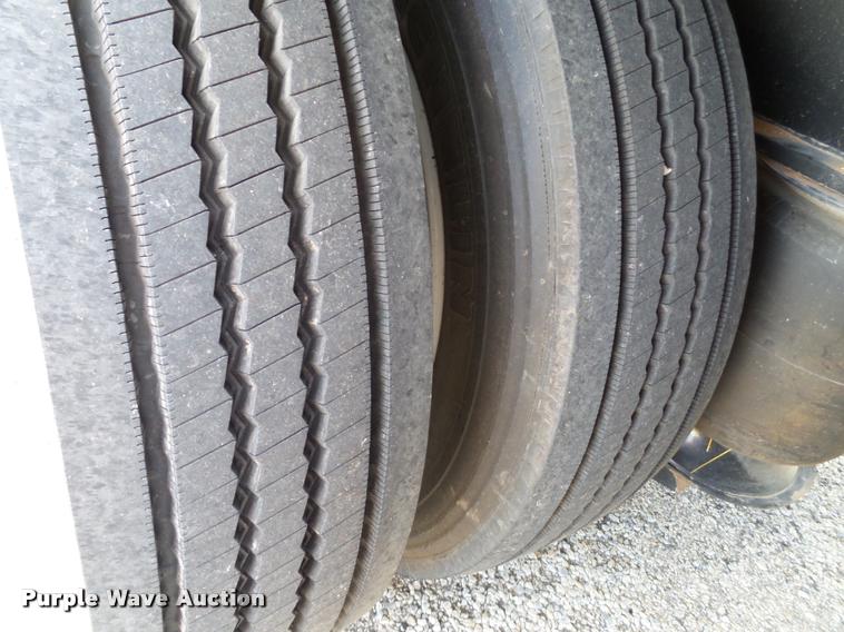 image for item L1629 2015 Utility Trailers drop deck trailer