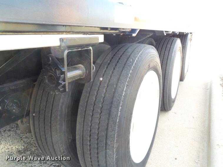 image for item L1629 2015 Utility Trailers drop deck trailer
