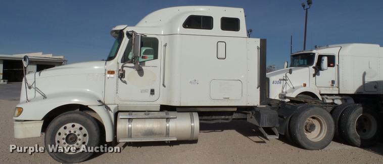 image for item L1635 2007 International 9400i semi truck