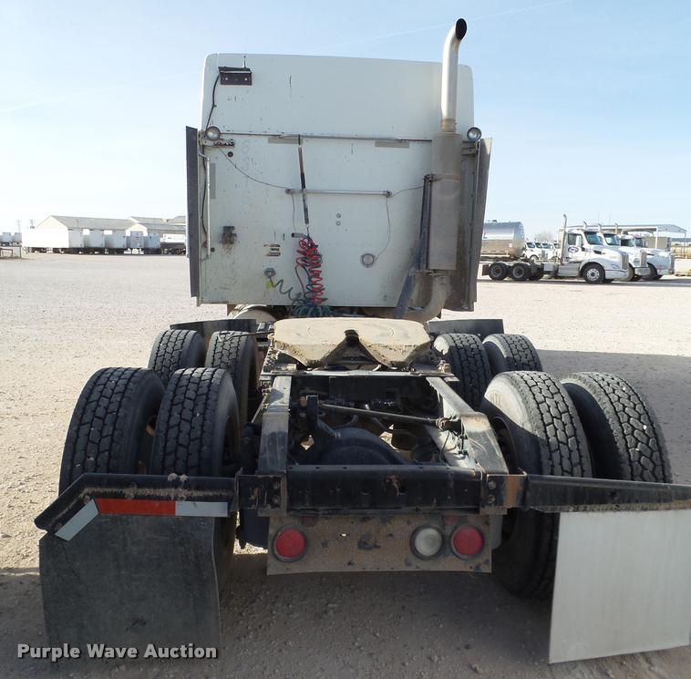 image for item L1635 2007 International 9400i semi truck