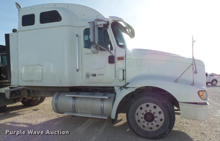 image for item L1635 2007 International 9400i semi truck
