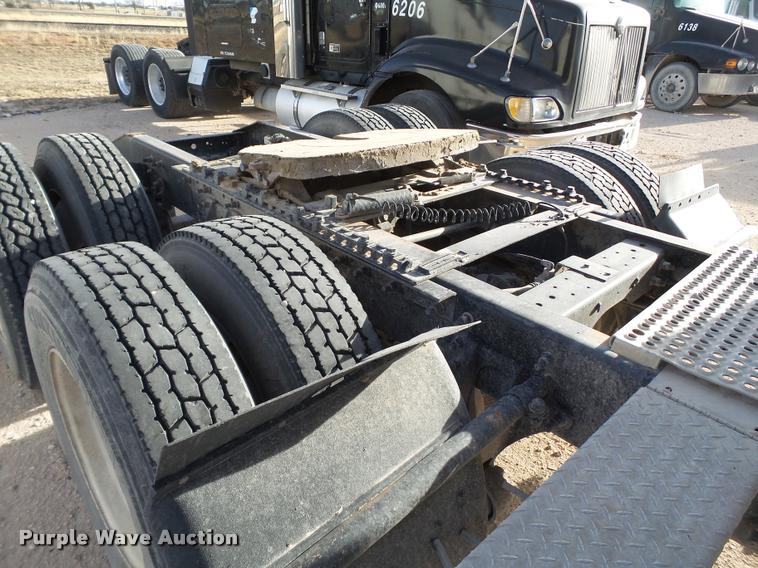 image for item L1635 2007 International 9400i semi truck