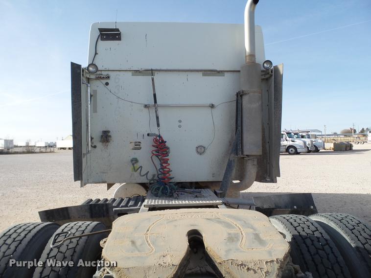 image for item L1635 2007 International 9400i semi truck