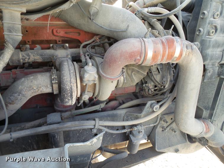 image for item L1635 2007 International 9400i semi truck