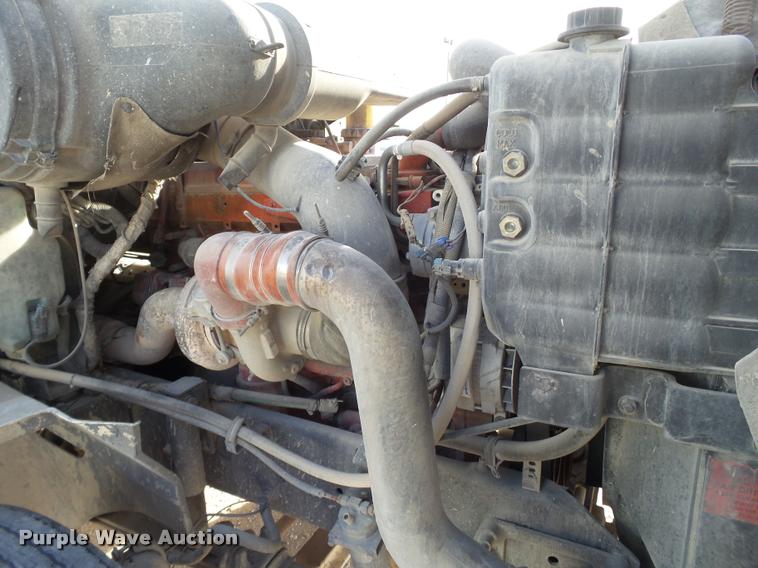 image for item L1635 2007 International 9400i semi truck