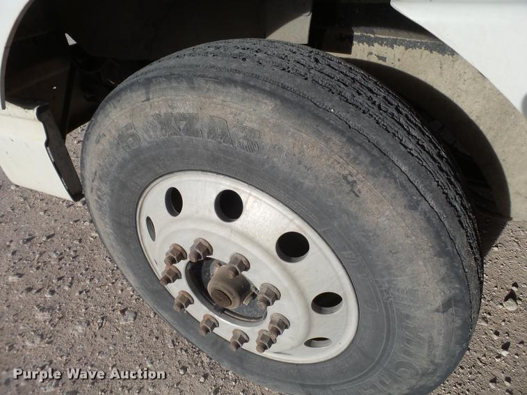 image for item L1635 2007 International 9400i semi truck