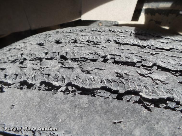 image for item L1635 2007 International 9400i semi truck