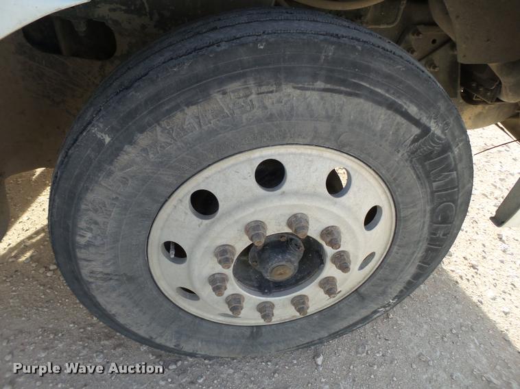 image for item L1635 2007 International 9400i semi truck