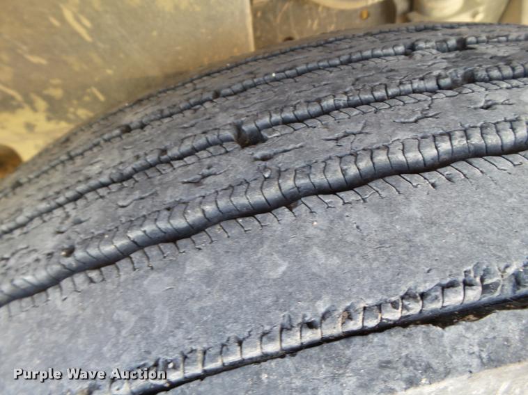 image for item L1635 2007 International 9400i semi truck