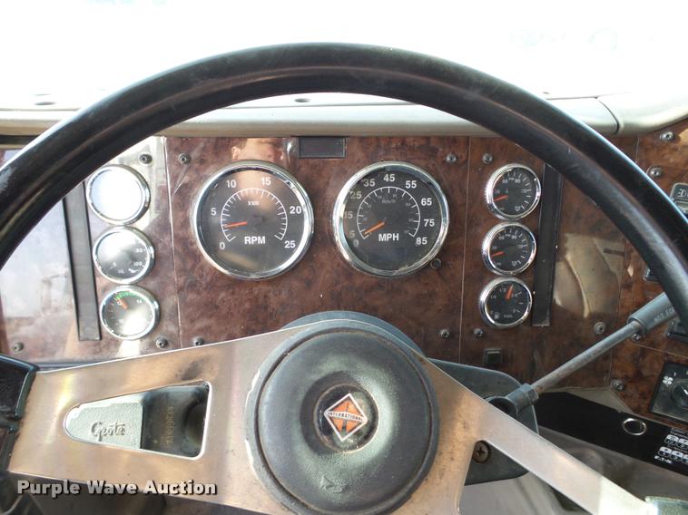 image for item L1635 2007 International 9400i semi truck