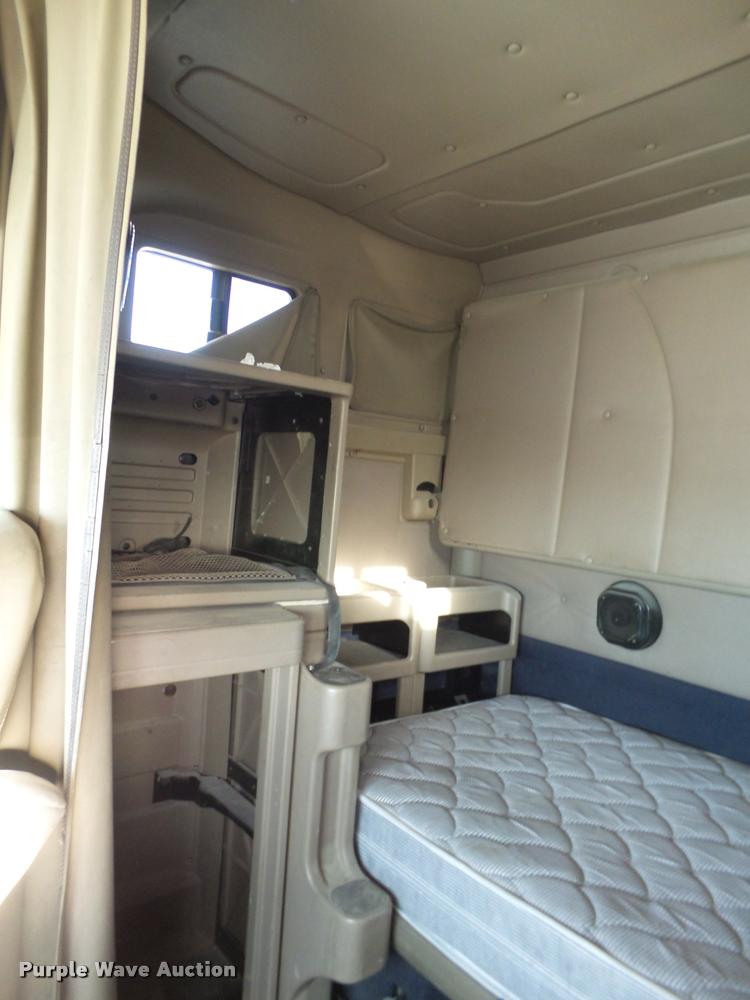 image for item L1635 2007 International 9400i semi truck