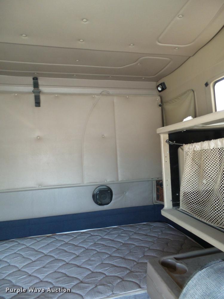 image for item L1635 2007 International 9400i semi truck