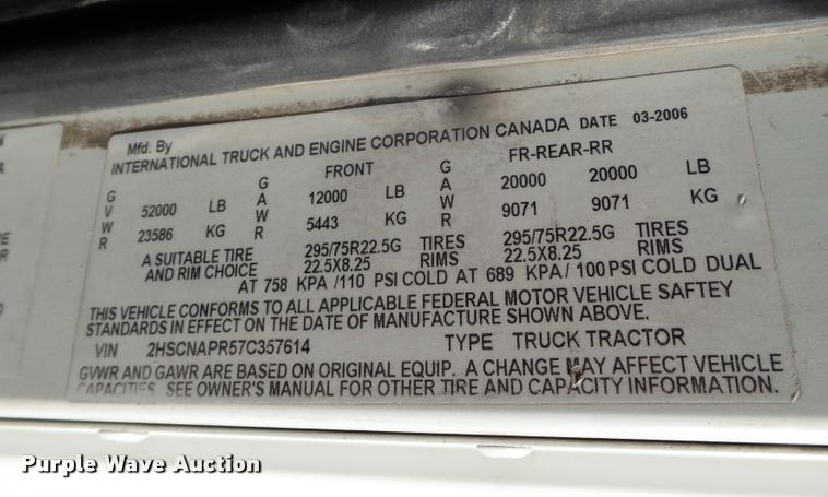 image for item L1635 2007 International 9400i semi truck