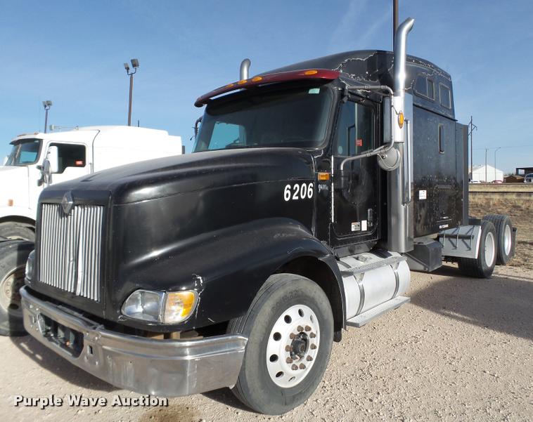 image for item L1636 2007 International 9400i semi truck