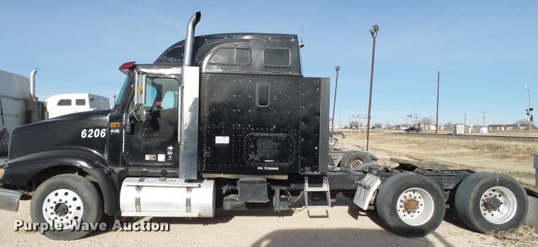 image for item L1636 2007 International 9400i semi truck