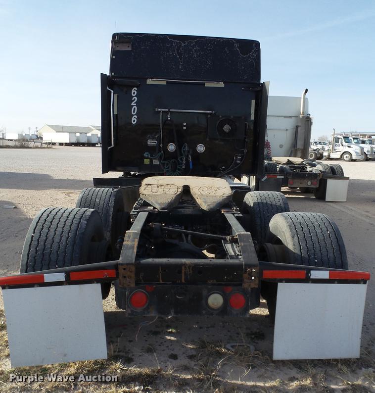 image for item L1636 2007 International 9400i semi truck