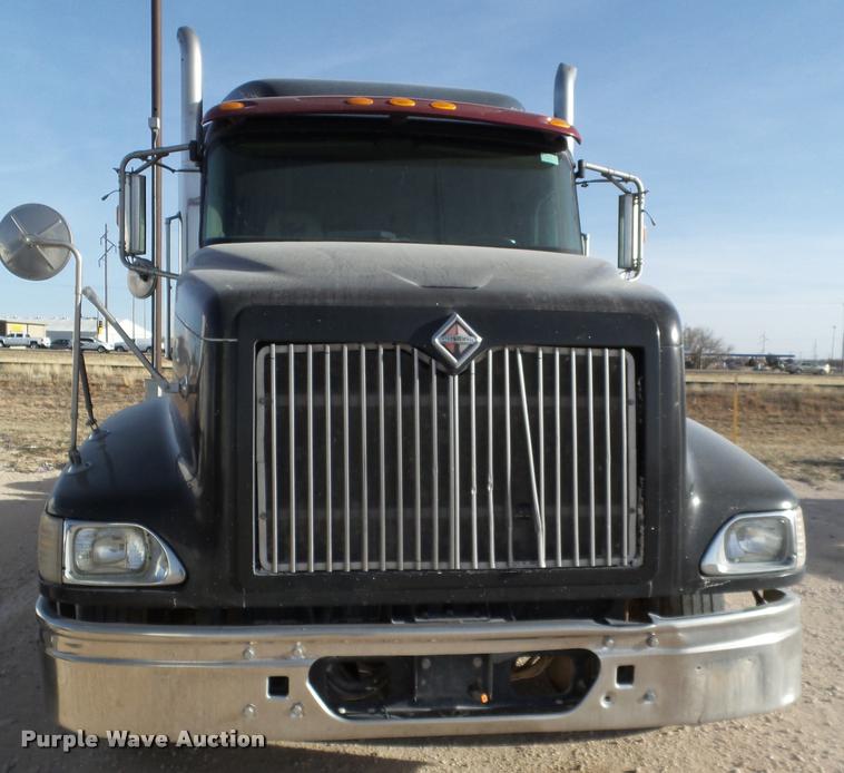 image for item L1636 2007 International 9400i semi truck