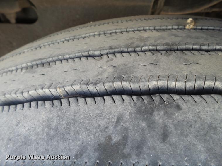 image for item L1636 2007 International 9400i semi truck