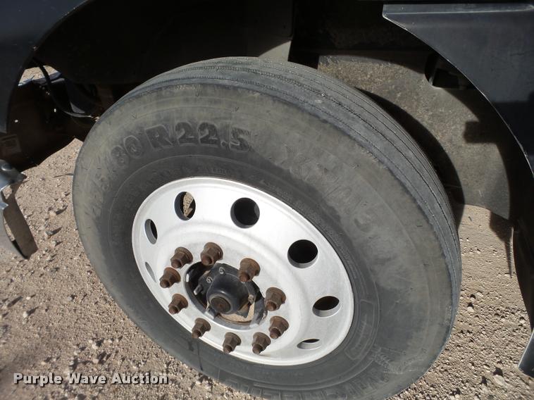 image for item L1636 2007 International 9400i semi truck