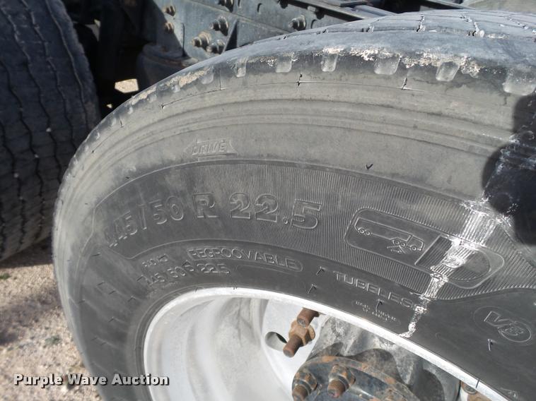 image for item L1636 2007 International 9400i semi truck