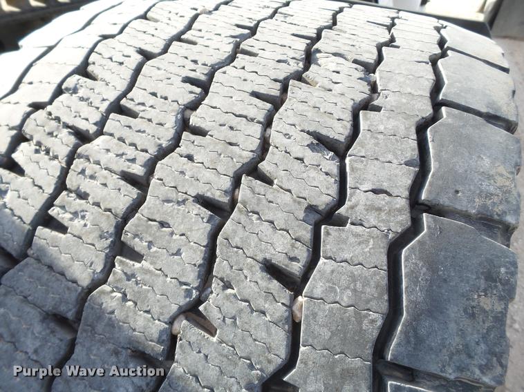 image for item L1636 2007 International 9400i semi truck