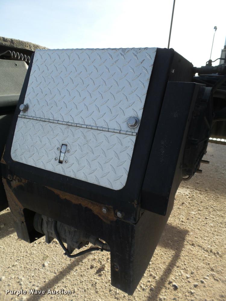 image for item L1636 2007 International 9400i semi truck