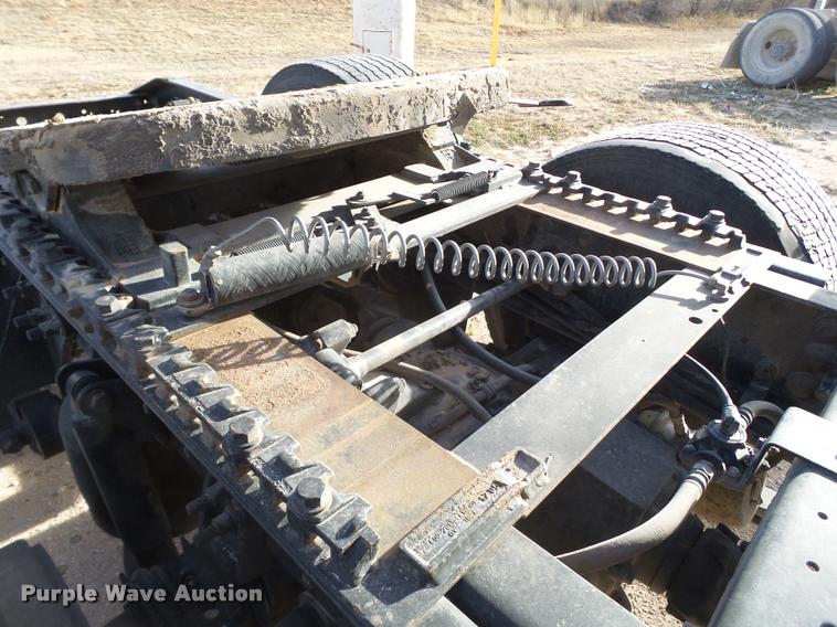 image for item L1636 2007 International 9400i semi truck