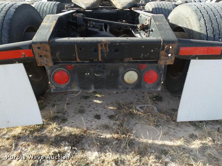 image for item L1636 2007 International 9400i semi truck