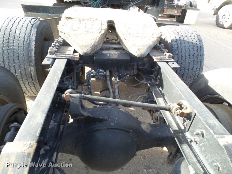 image for item L1636 2007 International 9400i semi truck