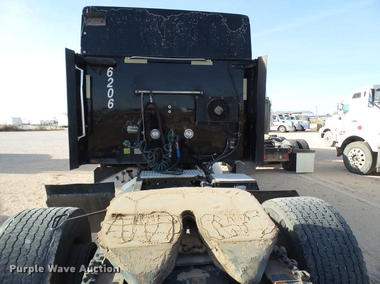 image for item L1636 2007 International 9400i semi truck