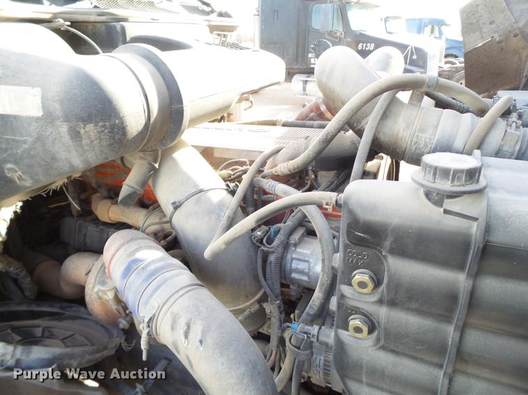 image for item L1636 2007 International 9400i semi truck