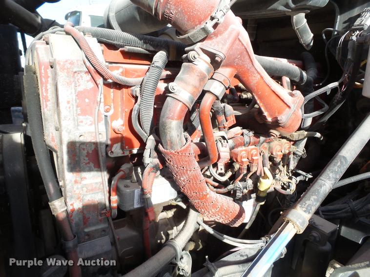 image for item L1636 2007 International 9400i semi truck