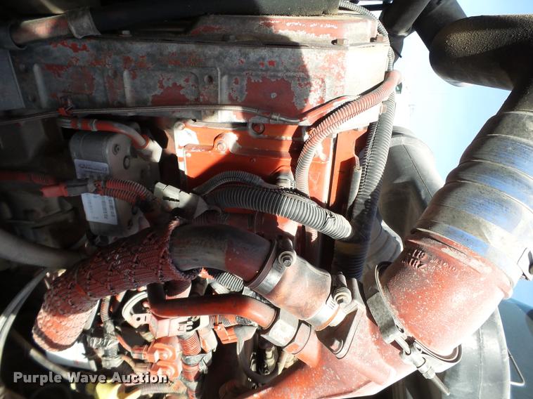 image for item L1636 2007 International 9400i semi truck